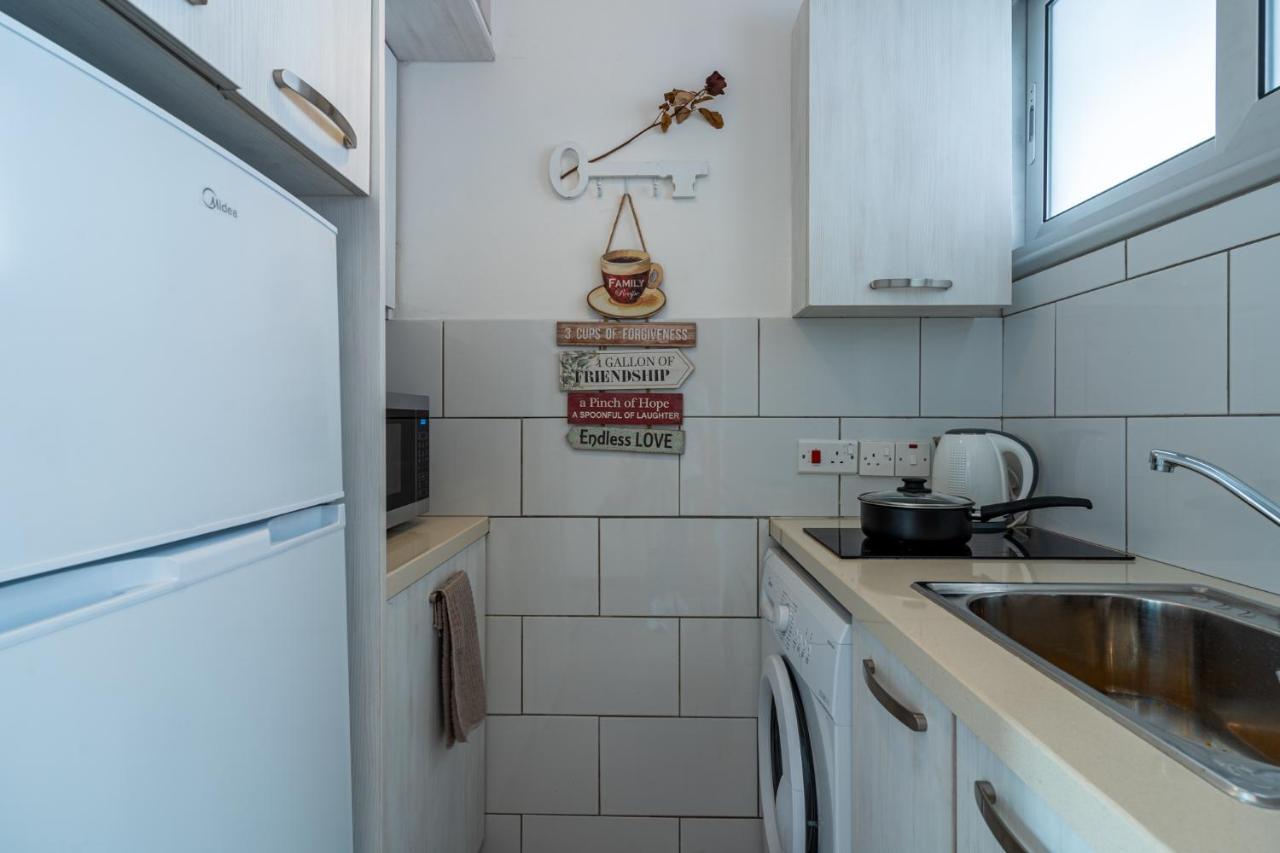 Berries 1-Br Apt In لارنكا المظهر الخارجي الصورة